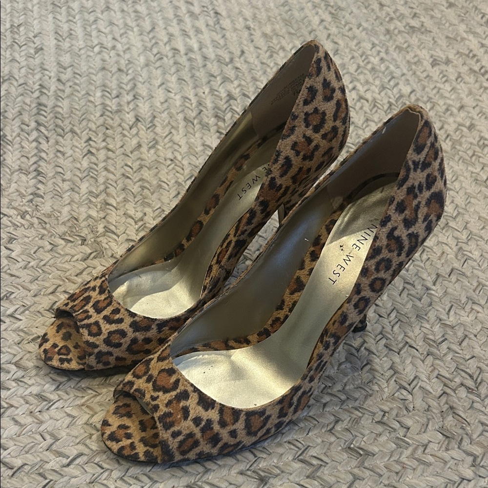Nine West Peep Toe heels in leopard suede design size 7